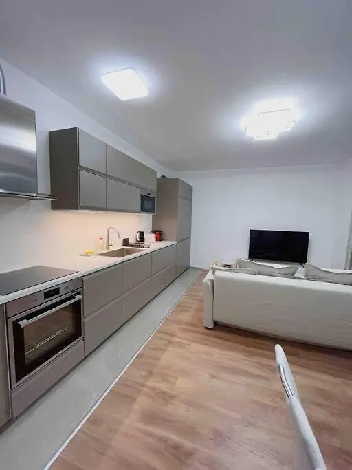 Appartamento Spacious Rooms With Balcony And Garage Budapest Ungheria