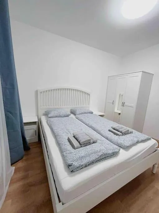 Spacious Rooms With Balcony And Garage Budapest Appartamento