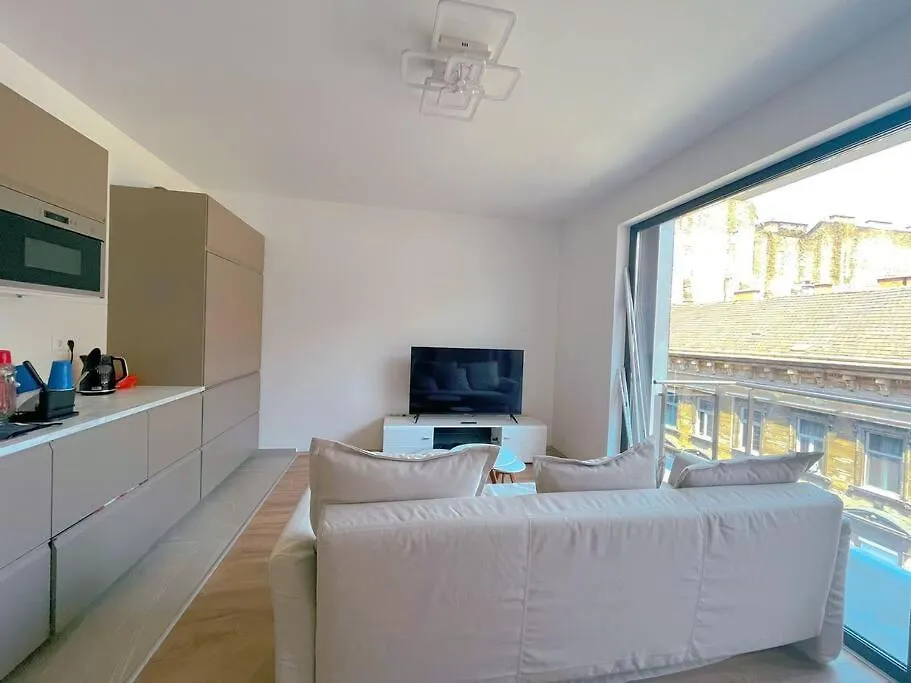 Appartamento Spacious Rooms With Balcony And Garage Budapest