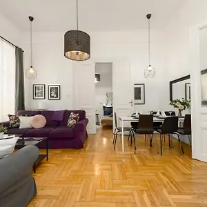  Apartamento Black & White At Nyugati Station - 3 Separate Br